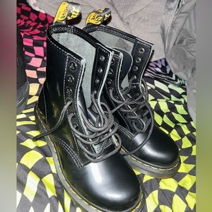 DR MARTENS BOOTS